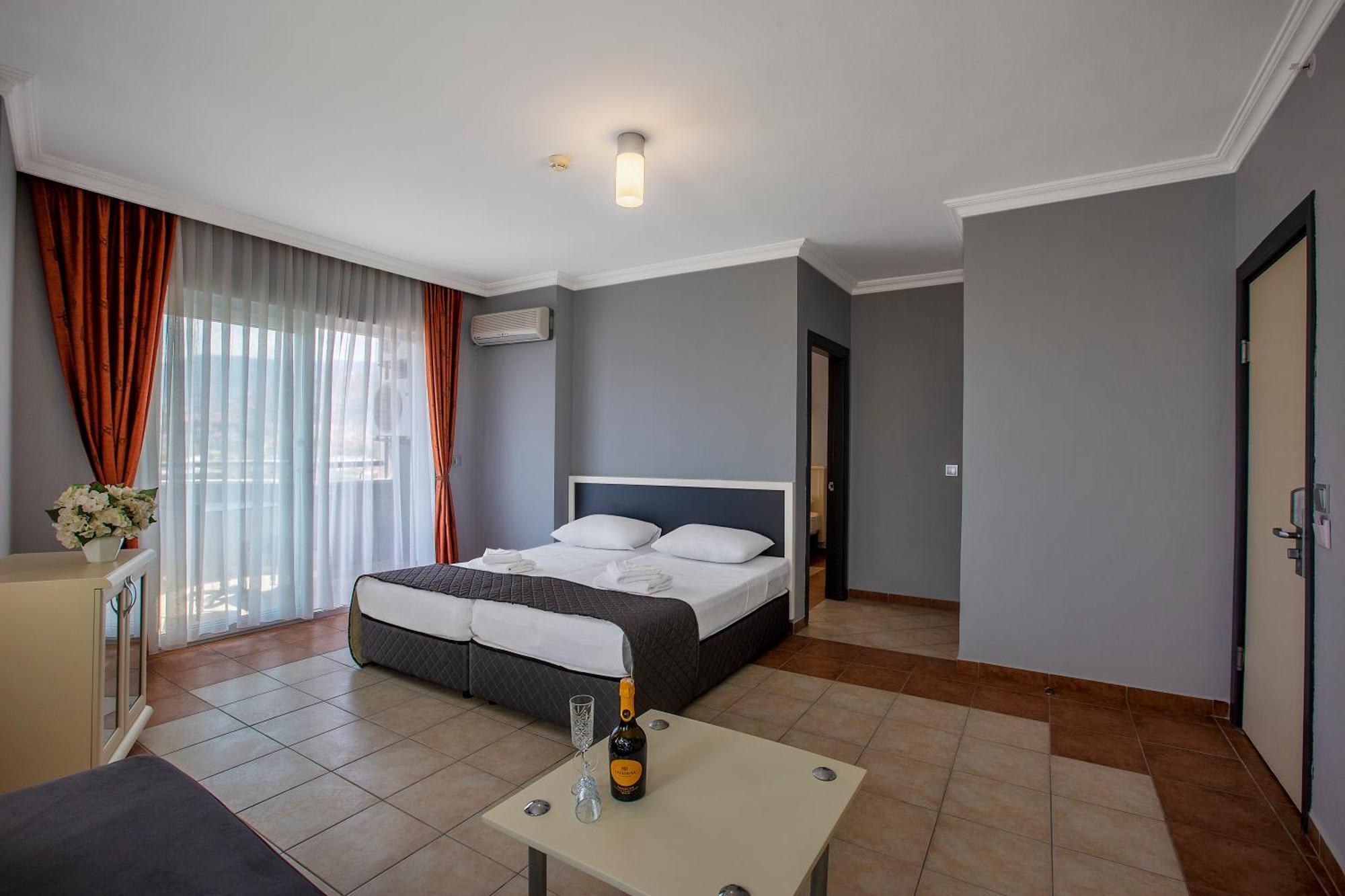 Otel Royalisa 3*